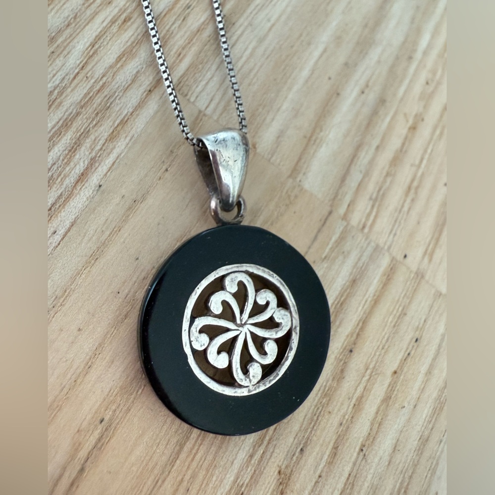 Vintage 925 Sterling silver onxy black stone pendant necklace